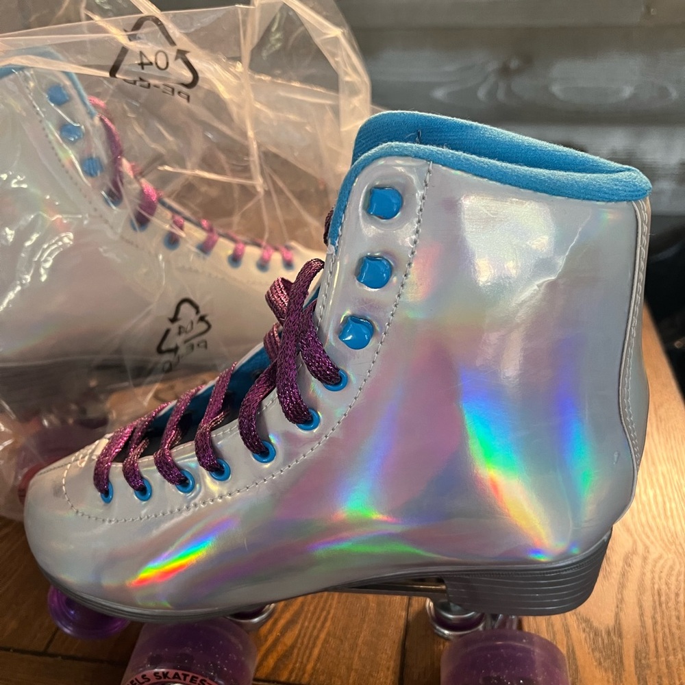 Holographic Roller Skates with Purple Laces Brand new in box Christmas size 8
